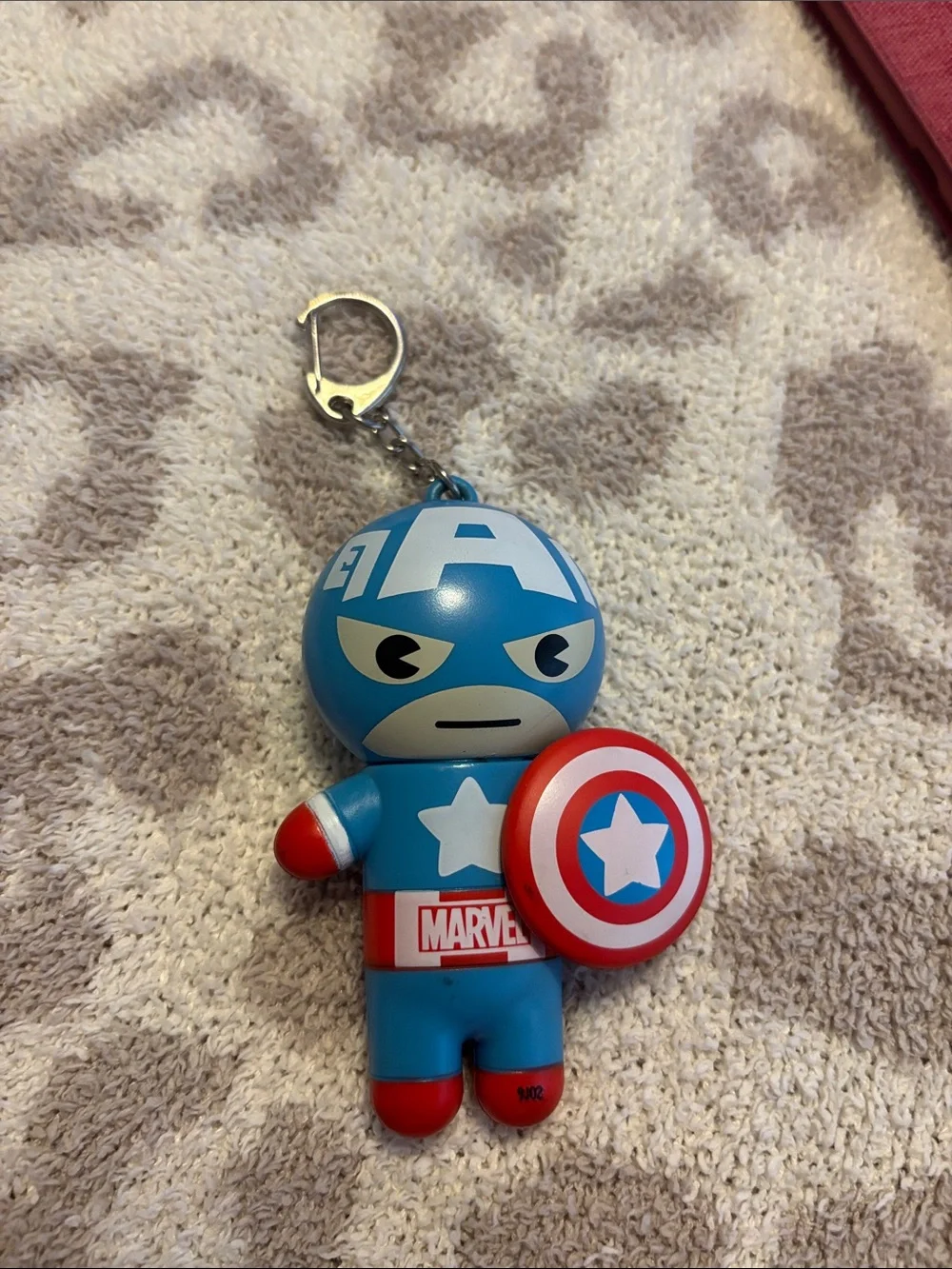 Lip Smackers Marvel Blue and Red Captain America Shield lipgloss Keychain